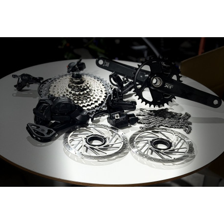 Grupo-grupo Shimano Deore XT M8200 Di2 | 1x12 velocidades |